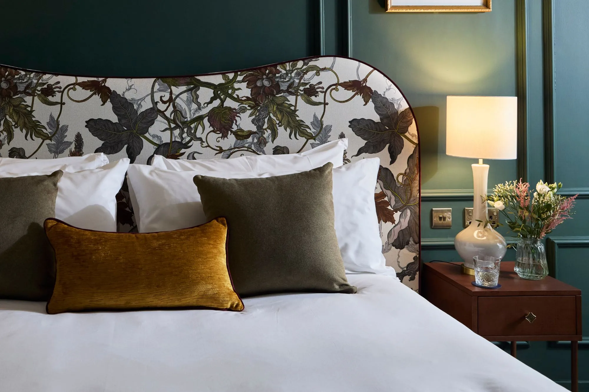 The Francis Hotel Bath comfy room green